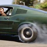 Und ab geht es - mit rauchenden Reifen.