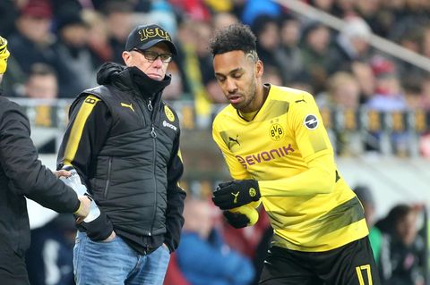 Scheint beim BVB auf dem Absprung zu sein: Stürmerstar Pierre-Emerick Aubameyang (r.) vor Coach Peter Stöger