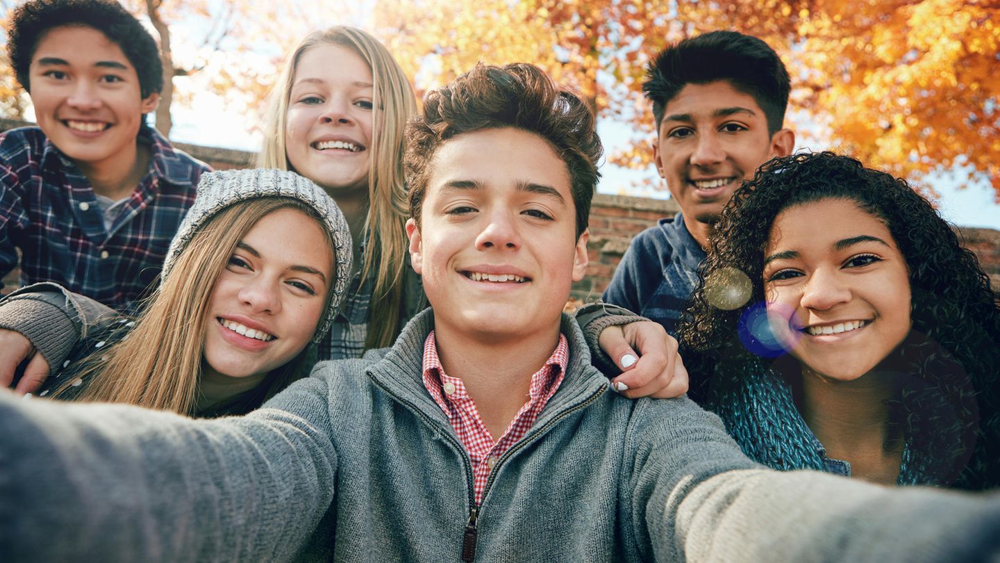 Freunde, Ausbildung, feste Partner: In der Jugend werden wichtige Weichen für das spätere Leben gelegt
