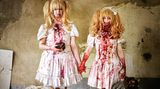 "Die Zwillinge" – Horrorkinder. "Zombie Apocalypse" heißt das Spiel, in dem die untoten Mädchen Louise und Marie ihr Unwesen treiben. Die beiden Frauen, die in die Rollen geschlüpft sind, arbeiten in ihrem ersten Leben als Sekretärin und als Kunstpädagogin