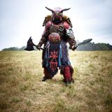 "Rhokas" – Krieger. Im "Epic Empires"-Spektakel ringen Völker miteinander – aber immer so, dass es nicht richtig wehtut. Das Ganze spielt in einem Naturschutzgebiet bei Bexbach im Saarland. Dieses Kostüm hat um die 4000 Euro gekostet