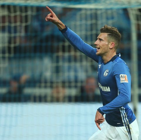 Leon Goretzka jubelt im Trikot des FC Schalke 04
