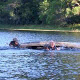 Ankunft im Leck geschlagenen Boot