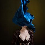 "Alinejad und ich waren in Kontakt, bevor ich in den Iran gereist bin. Obwohl sie mir bei meinem Projekt aus Sicherheitsgründen nicht helfen konnte, habe ich die Wichtigkeit ihres Aufrufs an Besucher aus anderen Ländern, die Kopftuchgesetze im Land nicht zu befolgen, gespürt." (Marinka Masséus)