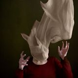 "Sie winkten mir von der anderen Straßenseite aus zu und nahmen ihr Kopftuch ganz beiläufig ebenfalls ab." (Marinka Masséus)