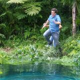 Moderator Daniel Hartwich nimmt eine Abkühlung im See - wenigstens er hat Lust auf Planschen. 