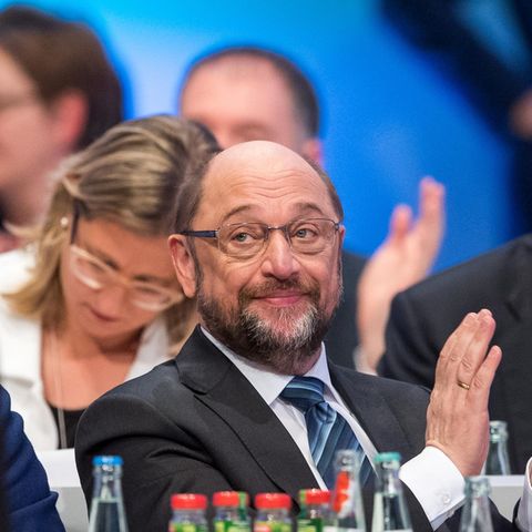 Applaus, Applaus: Martin Schulz freut sich über die Entscheidung der SPD-Delegierten