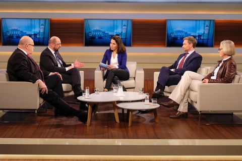 „Neuwahlen sind nicht der richtige Weg“, sagte Martin Schulz (Zweiter von links) gleich zu Beginn bei "Anne Will".