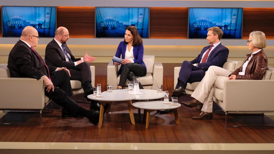„Neuwahlen sind nicht der richtige Weg“, sagte Martin Schulz (Zweiter von links) gleich zu Beginn bei "Anne Will".
