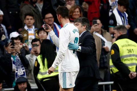 Cristiano Ronaldo checkt seine Kopfverletzung mit der Smartphone-Frontkamera