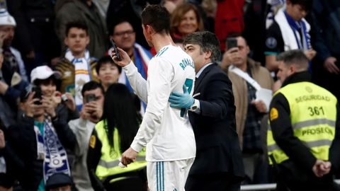 Cristiano Ronaldo checkt seine Kopfverletzung mit der Smartphone-Frontkamera