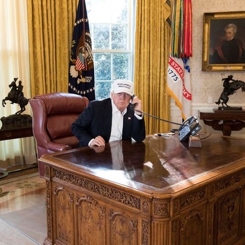 PR-Foto zur Haushaltssperre: Trump arbeitet richtig hart - doch das nimmt ihm niemand ab