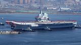       Mit einem alten sowjetischen Träger hat China angefangen, dann folgte der Typ 001A. Chinas neuer Flugzeugträger vom Typ 001A ist kleiner und schwächer bewaffnet als die Träger der USA. Schon das nächste Modell soll sich signifikant von den Vorbildern entfernen.  Lesen Sie:  So fordert Chinas kleiner Flugzeugträger die USA heraus