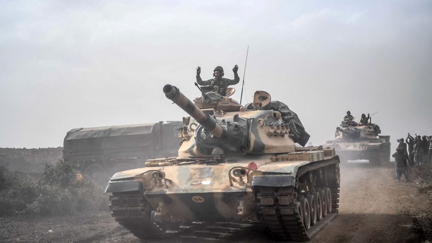 Türkischer Panzer an der Grenze zu Syrien