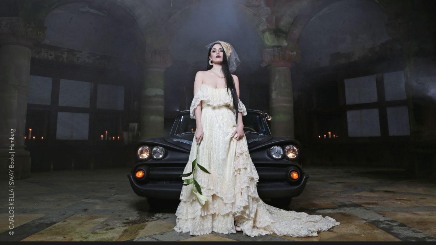 Der limitierte Wochenkalender "Girls & Legendary US-Cars" von Carlos Kella kostet 39,90 Euro und kann hier gekauft werden.