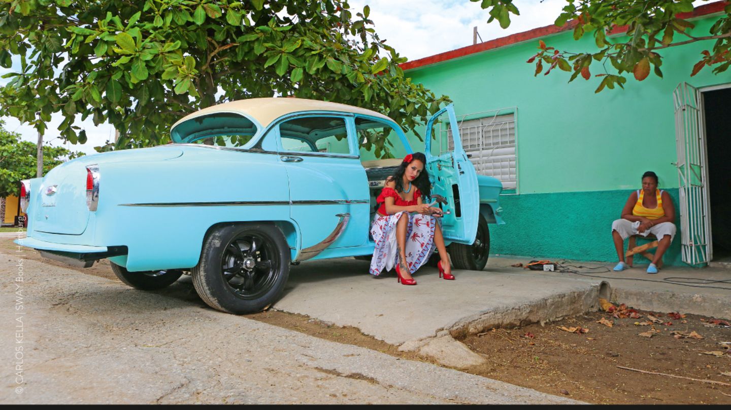 Der limitierte Wochenkalender "Girls & Legendary US-Cars" von Carlos Kella kostet 39,90 Euro und kann hier gekauft werden.