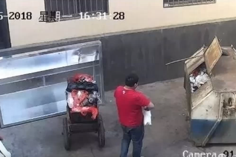 China - Baby - Müll