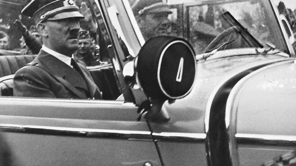 Auktion des Führer-Paradewagens: Hitlers Chauffeur Kempka orderte den Einbau von Panzerplatten an. Hitlers Chauffeur Kempka orderte den Einbau von Panzerplatten an.