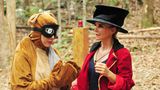 Jenny Frankhauser wird zum blinden Känguru, Tatjana Gsell zur Dompteurin
