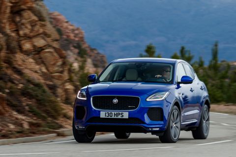 Auch als SUV hat der E-Pace ein unverkennbares Jaguar-Gesicht. Die "Katzenaugen" erinnern stark an den F-Type. 