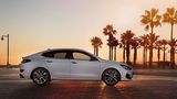 Das nach hinten abfallende Dach verleiht dem Hyundai i30 Fastback die Anmutung eines Coupes