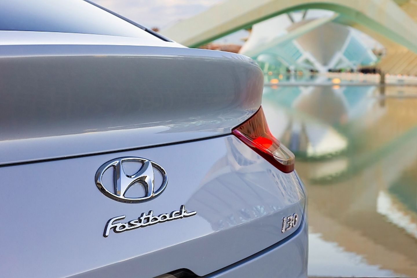 Der Heckspoler des Hyundai i30 Fastback ist Teil der Heckklappe