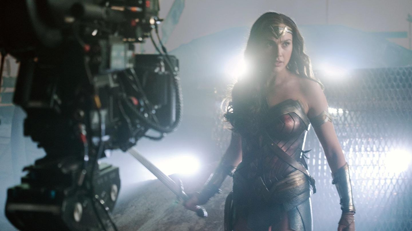 Gal Gadot am Set von "Wonder Woman" - dem ersten Film in Hollywood, der die neuen Richtlinien annimmt