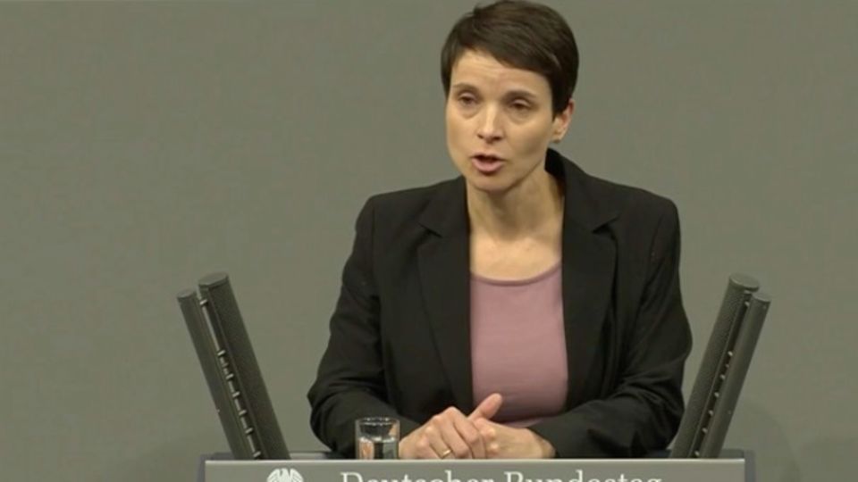 Landtagswahlkampf Sachsen 2014: Meineid-Prozess gegen Frauke Petry startet: Was der ehemaligen AfD-Chefin vorgeworfen wird Landtagswahlkampf Sachsen 2014: Meineid-Prozess gegen Frauke Petry startet: Was der ehemaligen AfD-Chefin vorgeworfen wird