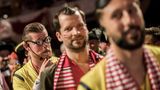 Torwart Timo Horn (l) feiert auf der Karnevalssitzung des 1. FC Köln