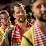 Torwart Timo Horn (l) feiert auf der Karnevalssitzung des 1. FC Köln