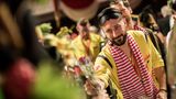 Abwehrspieler Dominic Maroh feiert auf der Karnevalssitzung des 1. FC Köln