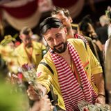 Abwehrspieler Dominic Maroh feiert auf der Karnevalssitzung des 1. FC Köln