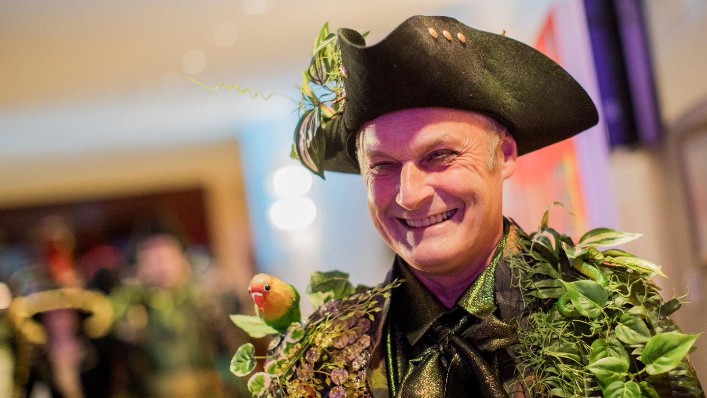 Der neue FC-Sportdirektor Armin Veh kommt zur Karnevalssitzung