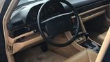 Das Cockpit des Mercedes 560 SEL Baureihe W 126