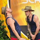 Daniele versucht zu erraten, welchen Song Matthias gurgelt