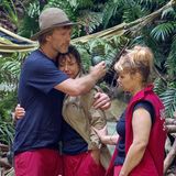 Ganz der starke Beschützer: Ansgar tröstet Tina