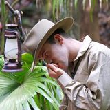 Daniele Negroni: Nägel kauen gegen das Kakerlaken-Trauma