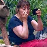 Tina York: Schminken unter schwierigen Bedingungen