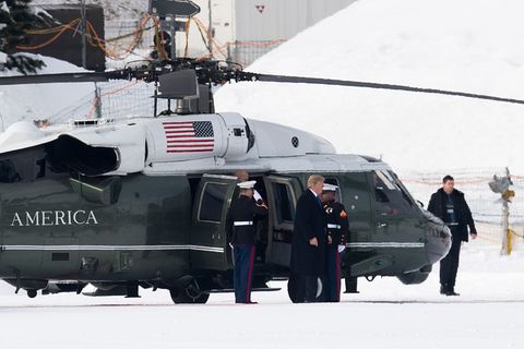 Donald Trump verlässt den US-Regierungshubschrauber Marine One nach der Landung in Davos (Schweiz)