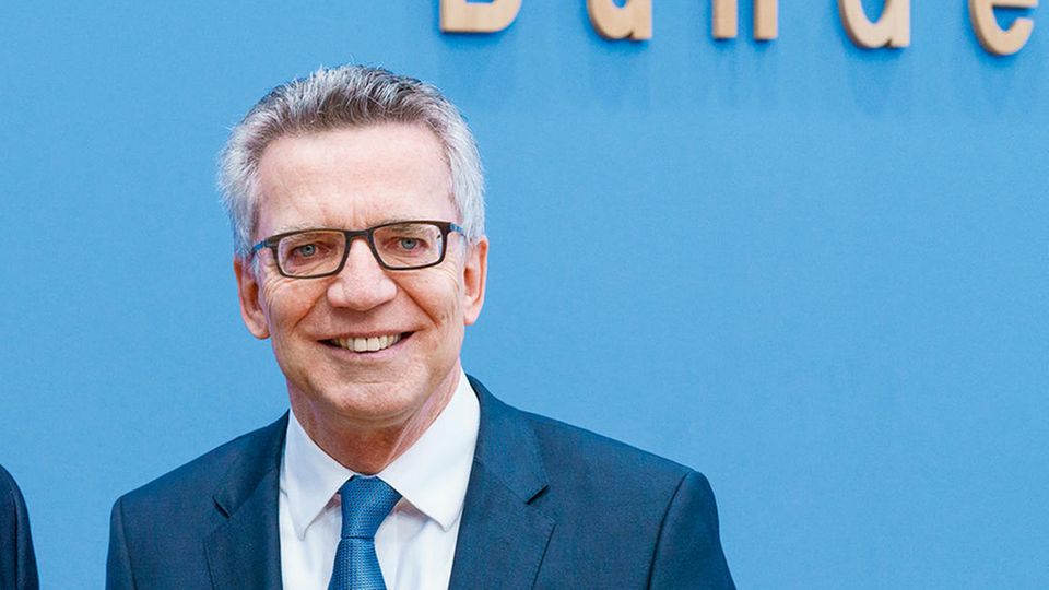 Asylverfahren: Thomas de Maizière, CDU-Politiker und Bundesinnenminister, geriet in der Flüchtlingskrise unter Druck Thomas de Maizière, CDU-Politiker und Bundesinnenminister, geriet in der Flüchtlingskrise unter Druck
