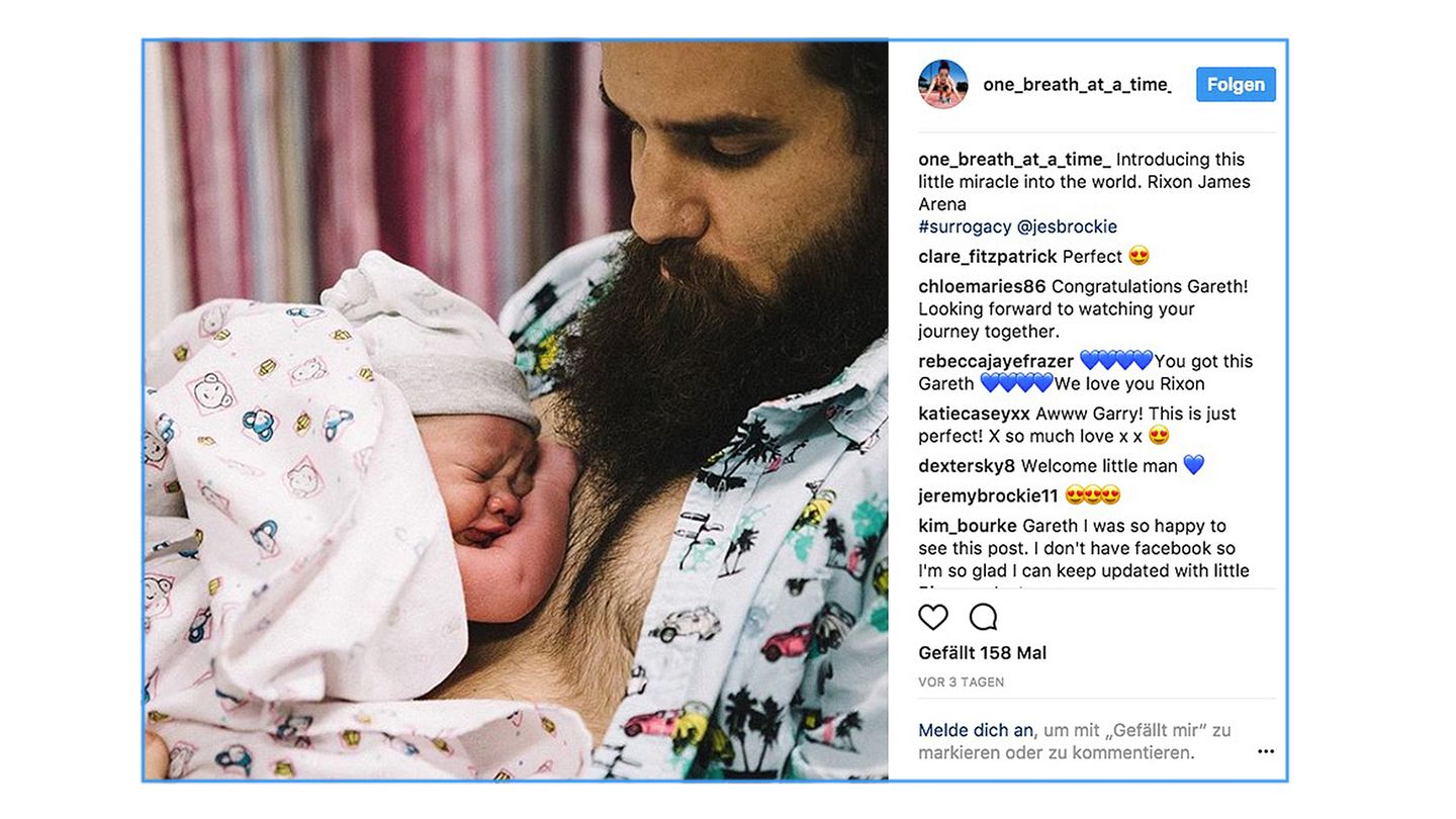 Gareth Arena aus Neuseeland hält seinen neugeborenen Sohn zum ersten Mal in den Armen.