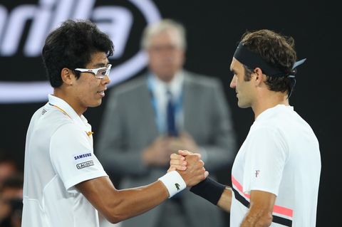 Australian Open: Chung Hyeon musste nach klaren Rückstand im zweiten Satz gegen Roger Federer verletzt aufgeben