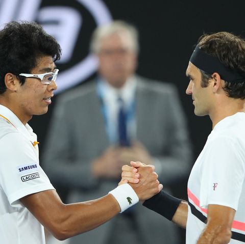 Australian Open: Chung Hyeon musste nach klaren Rückstand im zweiten Satz gegen Roger Federer verletzt aufgeben