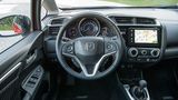 Das Cockpit mit dem optionalen Sieben-Zoll-Bildschirm