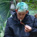 Und dann zündet sich Daniele Negroni erstmal eine an. Erlösung!