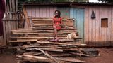Roselyn Wanguthi Murithi: "Seit zwei Jahren habe ich einen Freund. Wir waren auch schon mal über Nacht in einem Hotel. Aber richtig viel ist zwischen uns noch nicht passiert."    ROLAND BROCKMANN - REAL PEOPLE OF EAST AFRICA Text und Fotografie von Roland Brockmann.  18,00 Euro