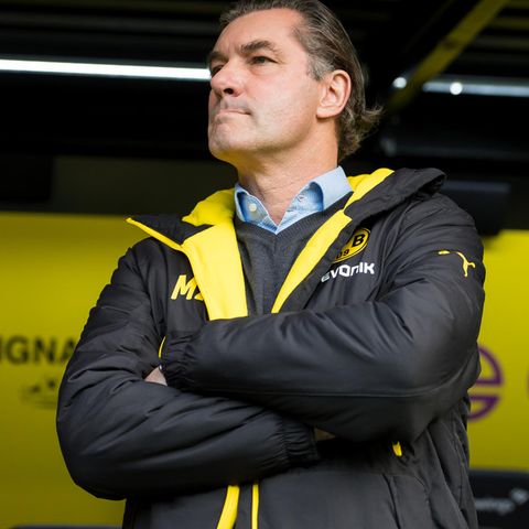 Michael Zorc steht vor der Trainerbank
