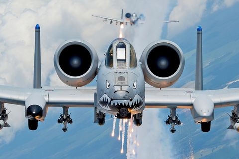 Der überaus robuste zweistrahlige Unterschall-Jet ist zum Einsatz gegen Bodenziele vorgesehen. 