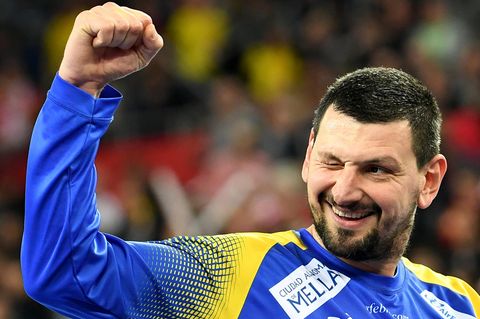 Spaniens Torhüter Arpad Sterbik jubelt nach Spielende. 