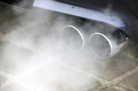 Autoabgase gelten als wichtigste Quelle von Stickstoffdioxid. Probanden sollen dem Reizgas bei Versuchen ausgesetzt worden sein